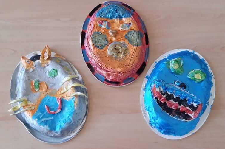 3 bunte Faschingsmasken der Villa Kunterbunt Kinder